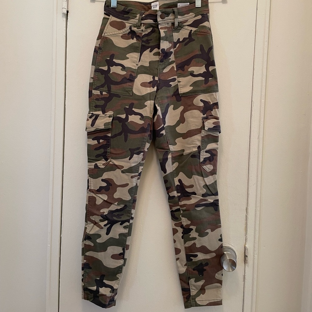 Super high waisted camo cargo
